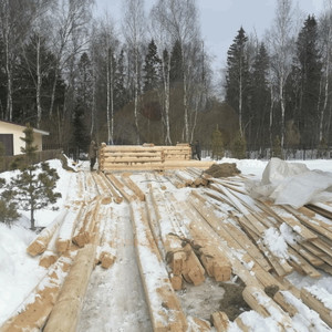 Начало сборки бани с внутренним крыльцом