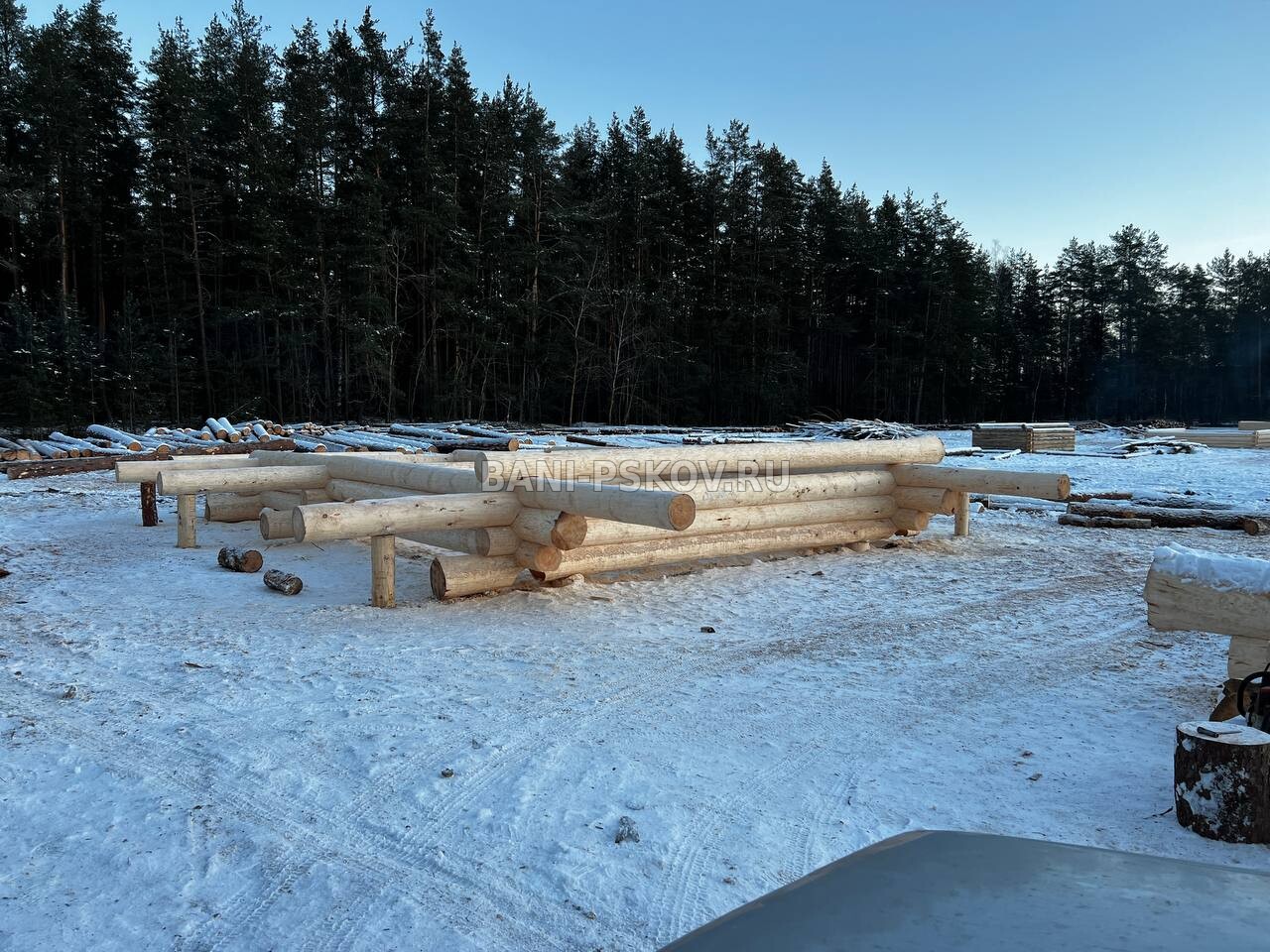 Рубим срубы из зимнего леса, производство срубов