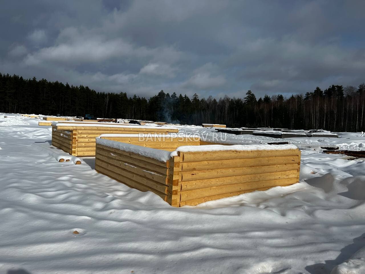 Рубим срубы из зимнего леса, производство срубов