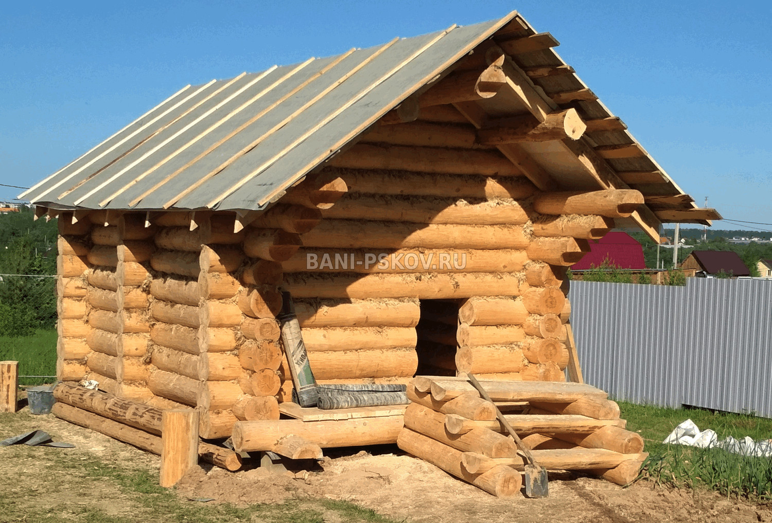 Недорогие срубы бань и домов из качественной древесины (видео обзор)